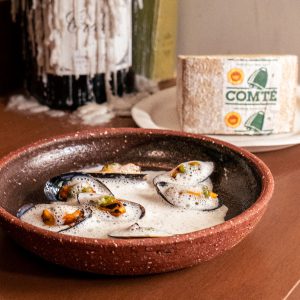 Mosselen, Comté & Savagnin saus