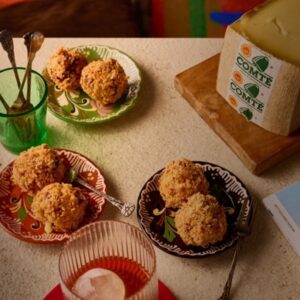 Croquettes umami au Comté, chorizo croustillant et tomates séchées