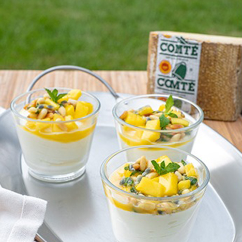 Mousse van Comté, mango en passievrucht