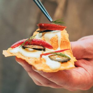 Tuiles van comté en hazelnoot X Milan La Roche